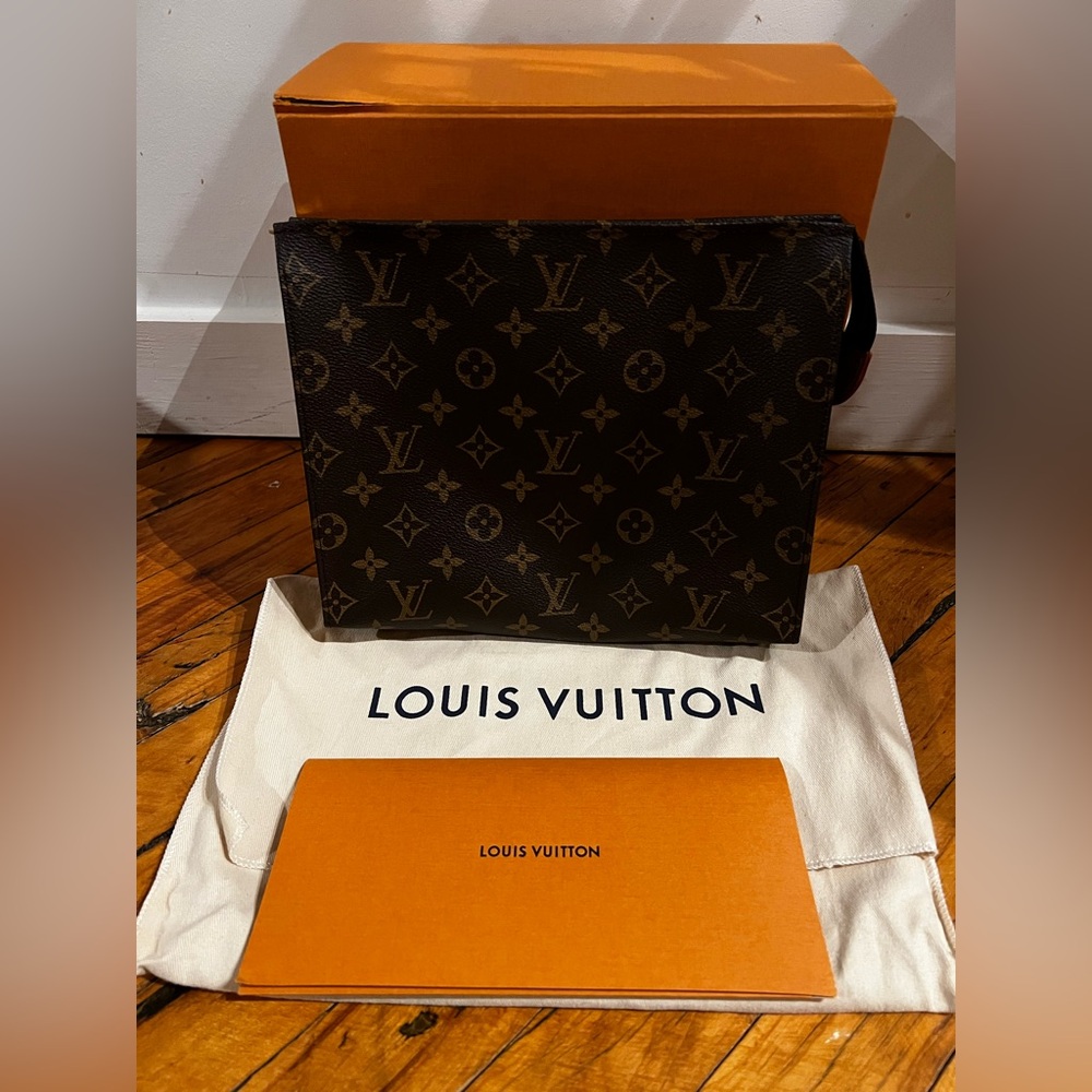 Louis Vuitton Toiletry 26 in Monogram Canvas